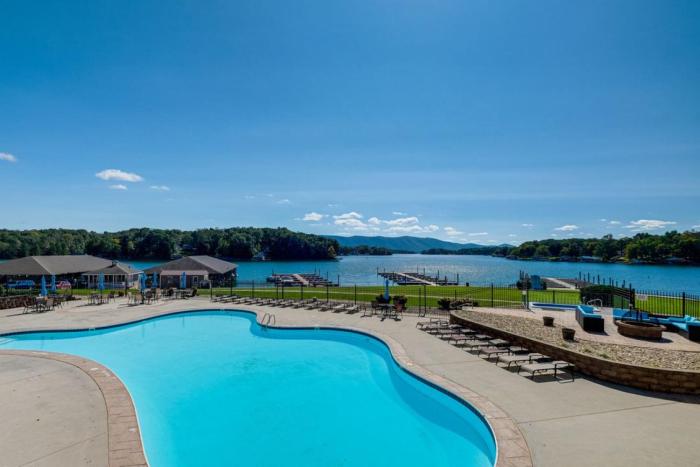 Studio Retreat with Pool, Trails and Lake Access