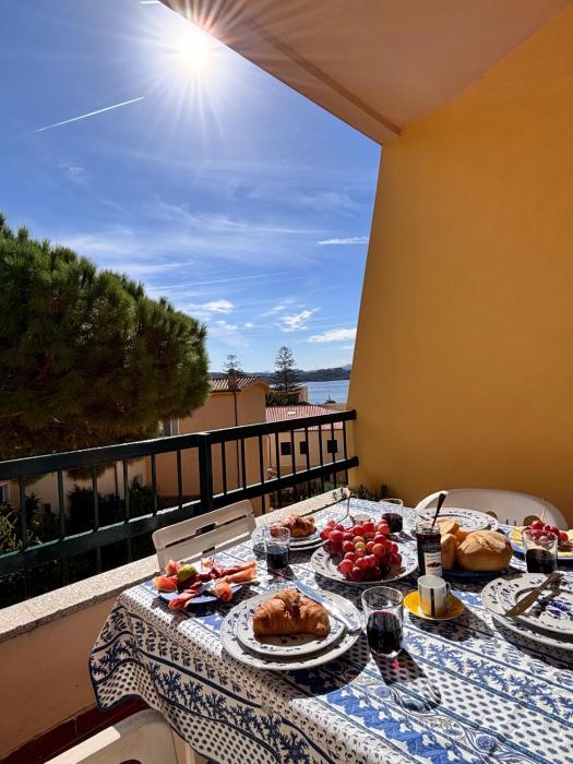 Cozy Apartment with Loft near Town & Sea