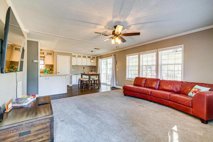 Paddle, Swim and More! Charming Home in High Springs