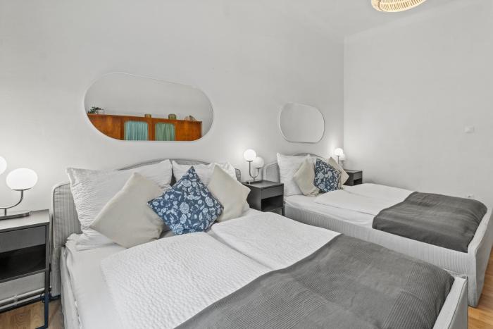 Large Two-Bedroom - 2-Min Walk to Metro Meidling