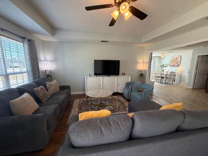 Spacious 3BR Home Sleeps 12 Near Valdosta