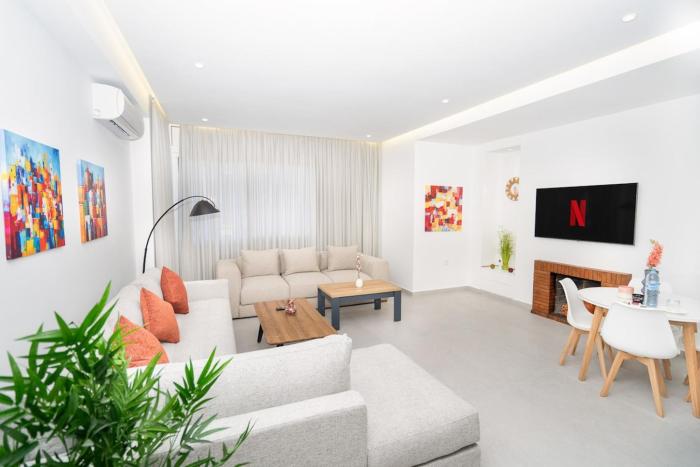 Spacious Apartment central location