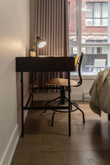 110 - Modern Comfy Hub with Private Patio, gym, parking