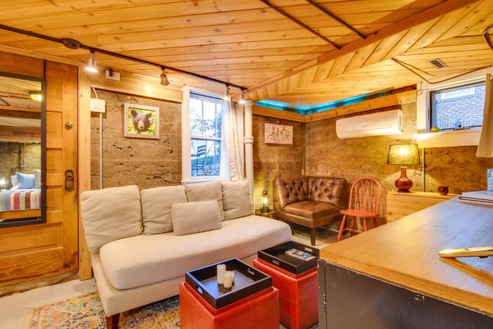 Explore CU! Unique Studio with Private Courtyard