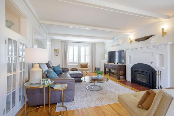 Kentville Gem Heritage Style, Modern Comfort