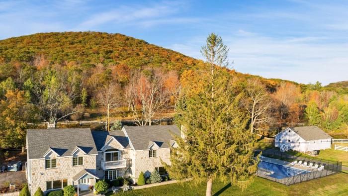 Scenic Catskills Retreat • Pool Hot Tub Game Room Lake Views Mountainview Estate by AvantStay