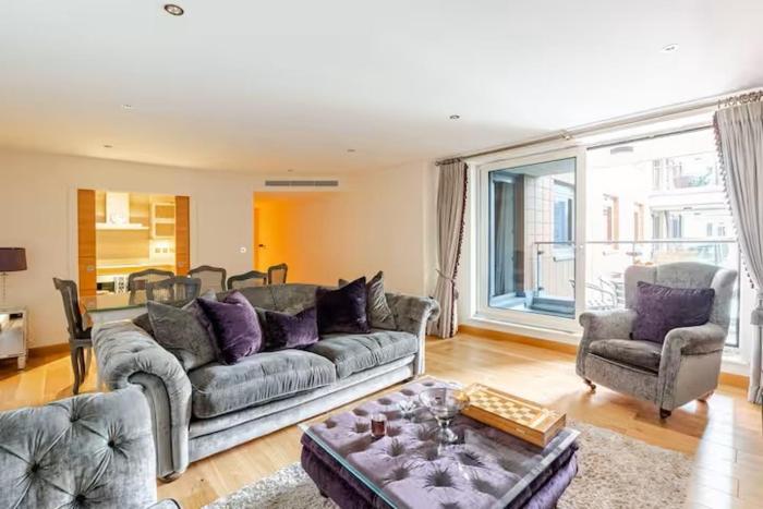 Chelsea Riverfront 2BR & Balcony