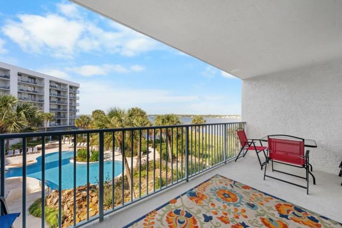 Gulf Shores Surf & Racquet 304C by Youngs Suncoast