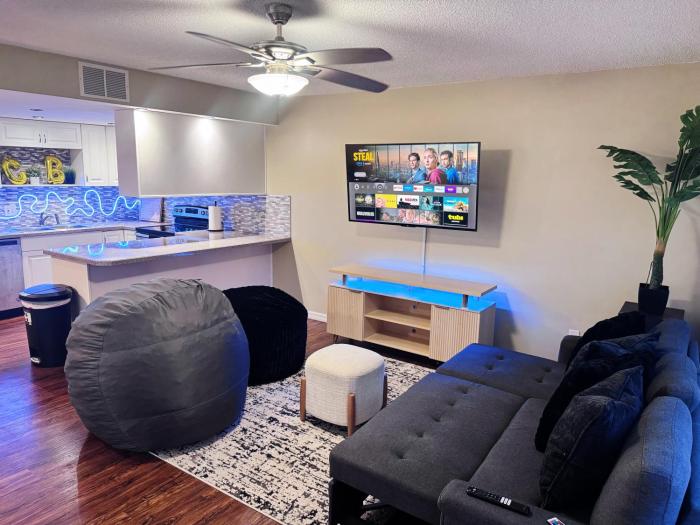 Modern Daytona Condo With Pool