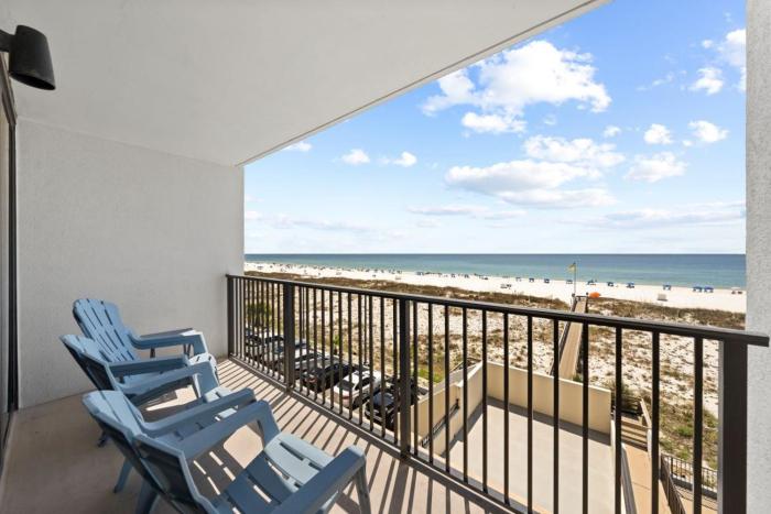 Island Winds 376 by Youngs Suncoast