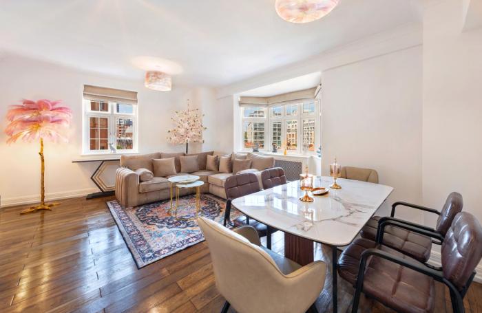 EXQUISITE Large Apartment in HARRODS