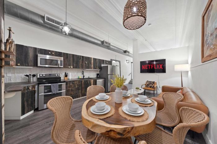 Woolworth Loft -Downtown Apt Sleeps 8 Near Gaslamp