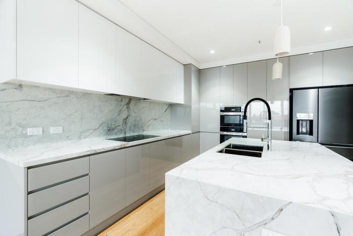 stunning three bedroom penthouse 10 min to the airport city view