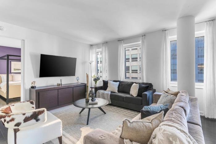 Elegant Midtown Retreat, City Views, Steps to Times Square