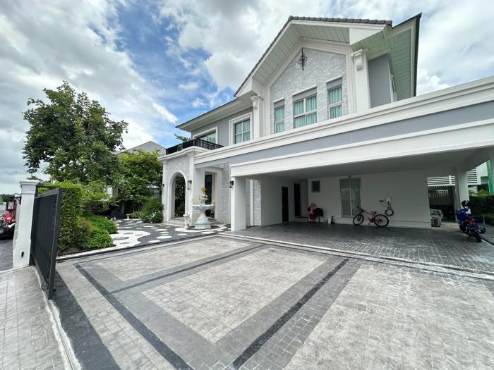 Luxury two-story house near Suvarnabhumi Airport 10 minutes away