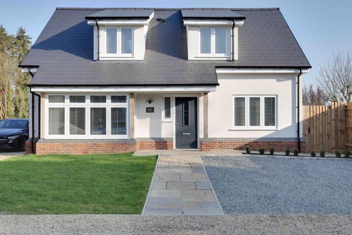 Foxglove House & Hot Tub Stansted Airport