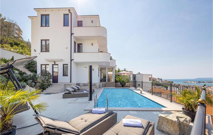 Beautiful Home In Podstrana