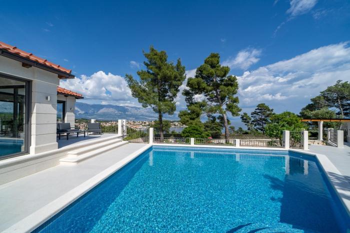 VILLA DIAMOND- beautiful seaview, bar, pool & gym