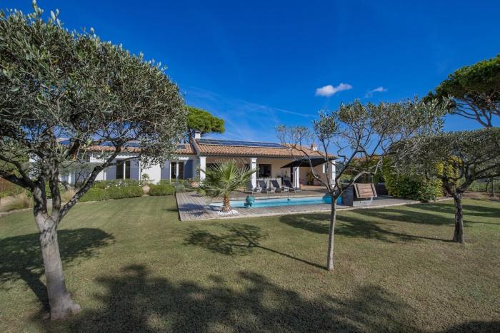 Very Quiet Property with Pool Perfect area