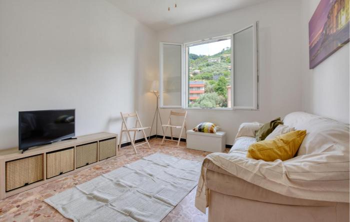 2 Bedroom Beautiful Apartment In Moneglia