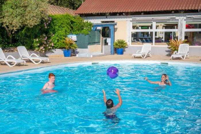 ZEcamping 3 étoiles familial dog friendly piscine et soirées animées