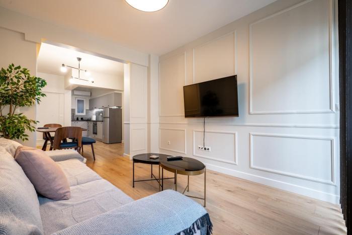 Athens Balcony - 2 BDRM Central Apartment by MPS