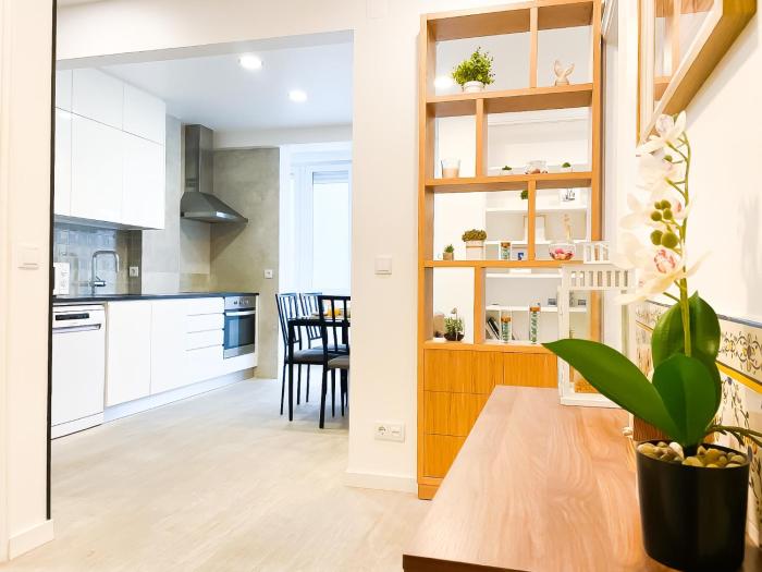Modern 3 Bedroom Apartment Near Belém Lisbon Upto 5 Guests