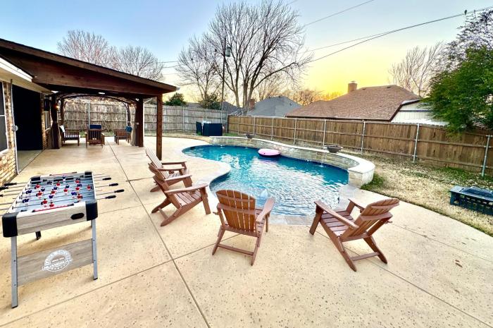 Keller Charm-Near Bear Creek Park & Stadiums,Pool