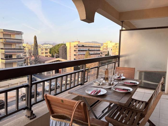 Studio cabine à 200m de Port Fréjus, plage, commerces, terrasse, 4 couchages, ménage inclus - FR-1-226A-31