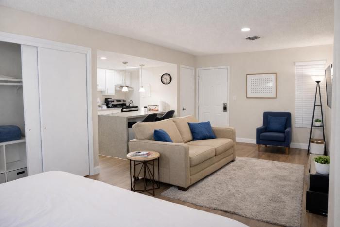 King Bed*Extensive Cleaning Protocol*Self Check-In