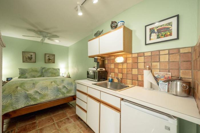 BOOTLEGGER BAY @ Speakeasy Inn Key West!