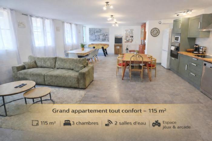 Larcade Grand appart 10 pers-400m du sanctuaire 3 chambres 2 SDB arcade baby foot