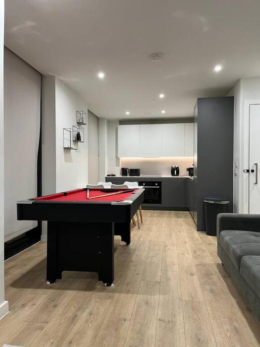 High-end 2 Bed Retreat - AO Arena & Victoria Stn