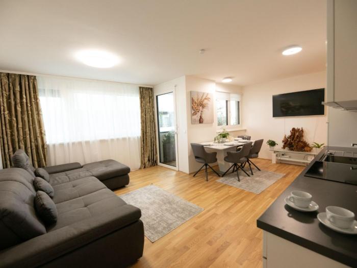 Apartment Moderne Wohnung in Kaisermühlen mit Garten und Panoramablick by Interhome