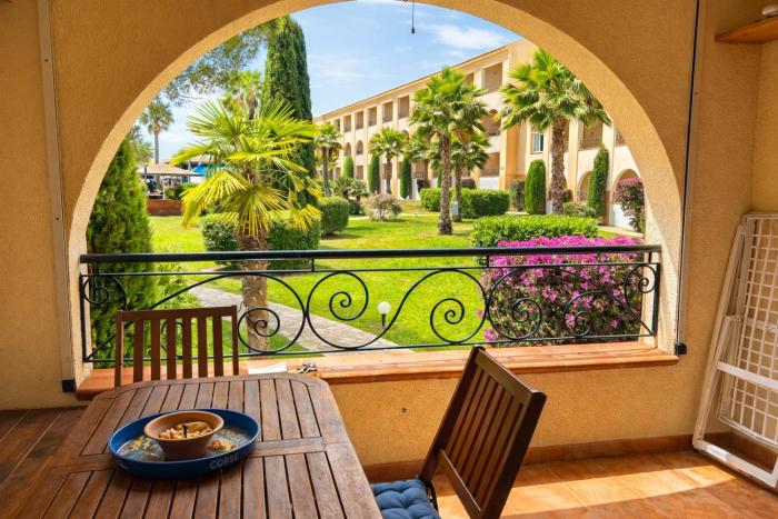 Appartement avec piscines et plage à pied