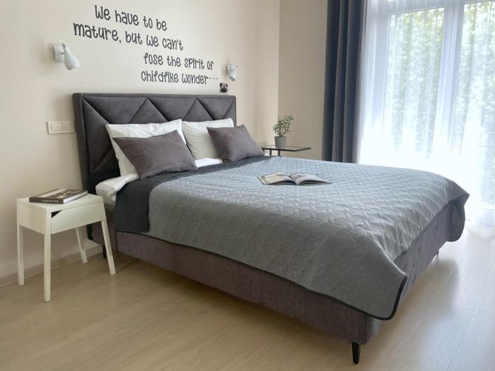 Old Town Riverside Cathedral Apartment