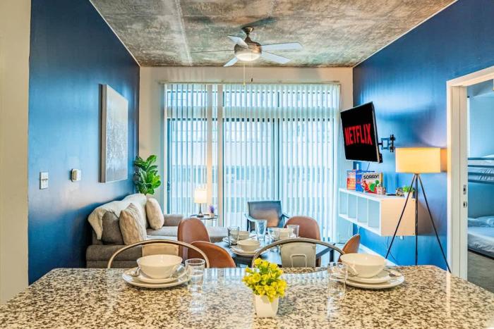 Central Phoenix Spot Pool Gym Balcony Parking