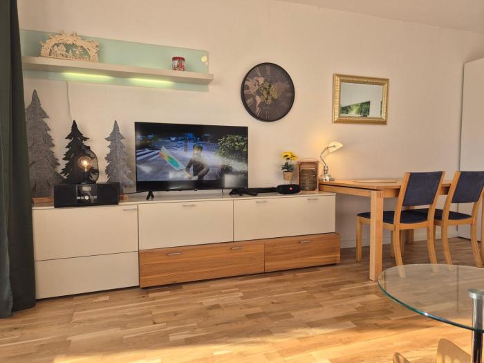 Neue moderne Ferienwohnung NaturBlick am Rothaarsteig mit Highspeed Internet Flatrate XXL Boxspringbett Terrasse mit PKW Parkplatz in Brilon 10 Minuten bis Willingen Ideal für Touristen und Geschäftsleute mit Rechnung