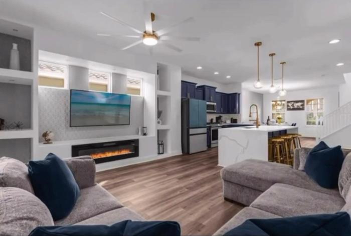 Recently Renovated 5BR house with Private Pool & Resort Amenities