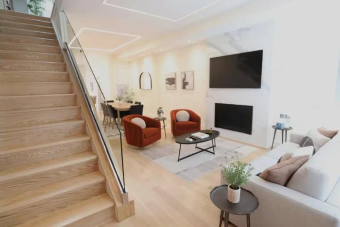 Sleeps 12 Downtown Entire home with rooftop