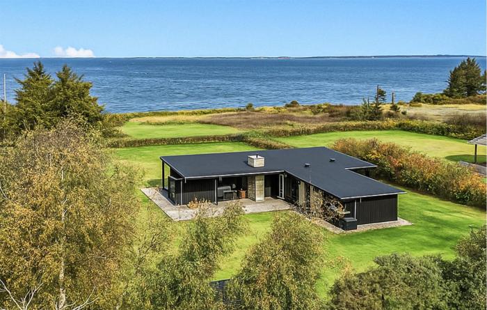 Beach Front Home In Spøttrup