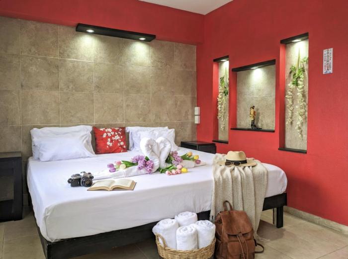 Romantic Escape 1 Bedroom 500m from Beach Memory Foam King Bed Kitchen Value Stay 7A