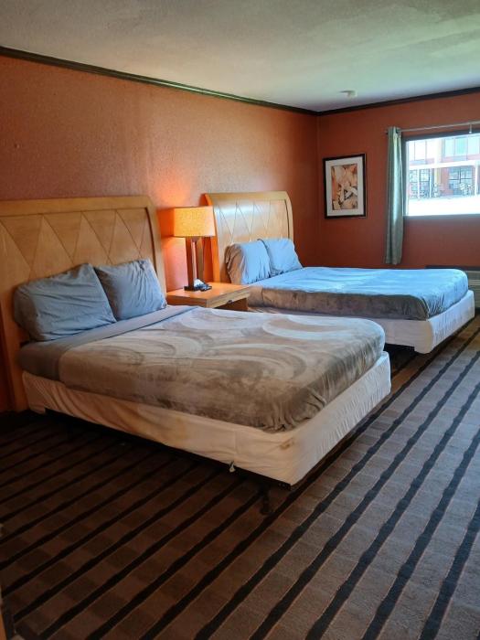 Gated - 2 Double Beds 1 Bath with Full Kitchen 120