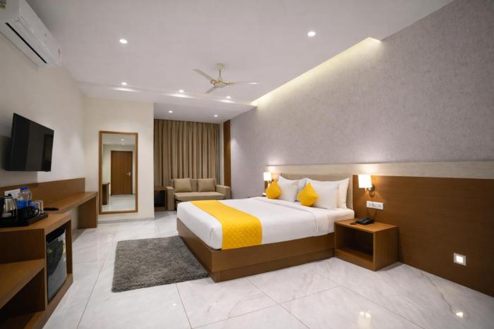 Solasta Stays and Banquet - Wakad