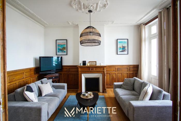 -BOSCO- Elegant T3 avec balcon et vue sur le port