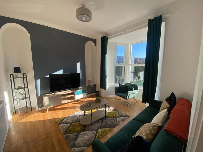 Convenient 3 bed Swansea house close to City & Bay