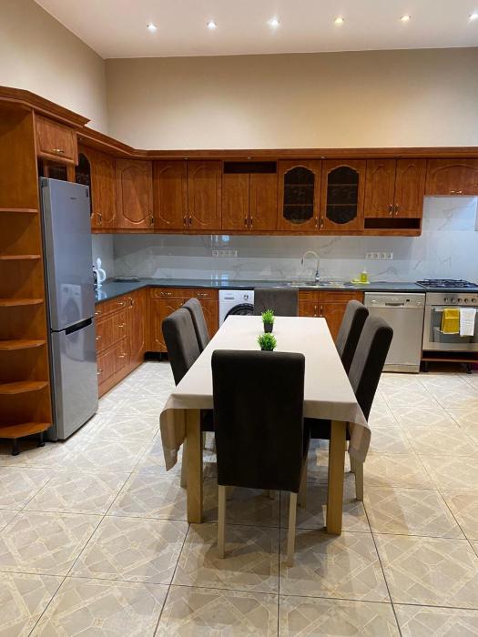 Deri Hangout Base by Downtown