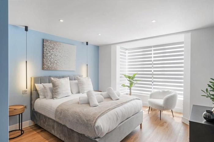 Stylish Apartment with Parking 2 Mins to Seafront