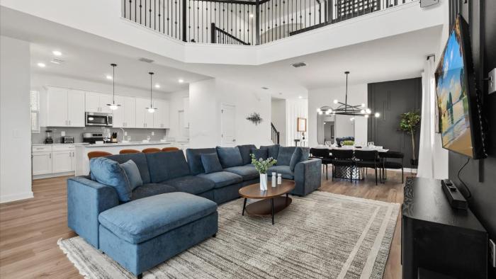 Family 5BR Villa w Pool & Theatre ReVillage