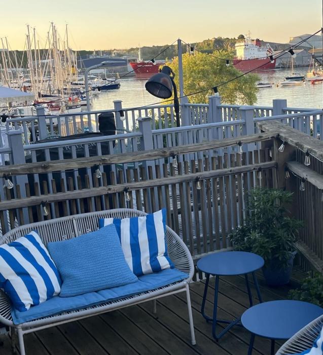 Modern Townhouse with Waterside Views Turnchapel